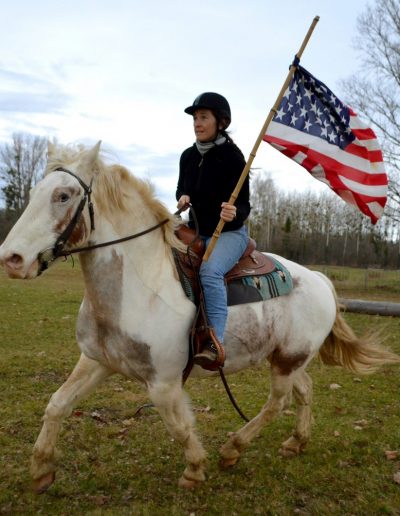 Mise en scène drapeau américain à cheval